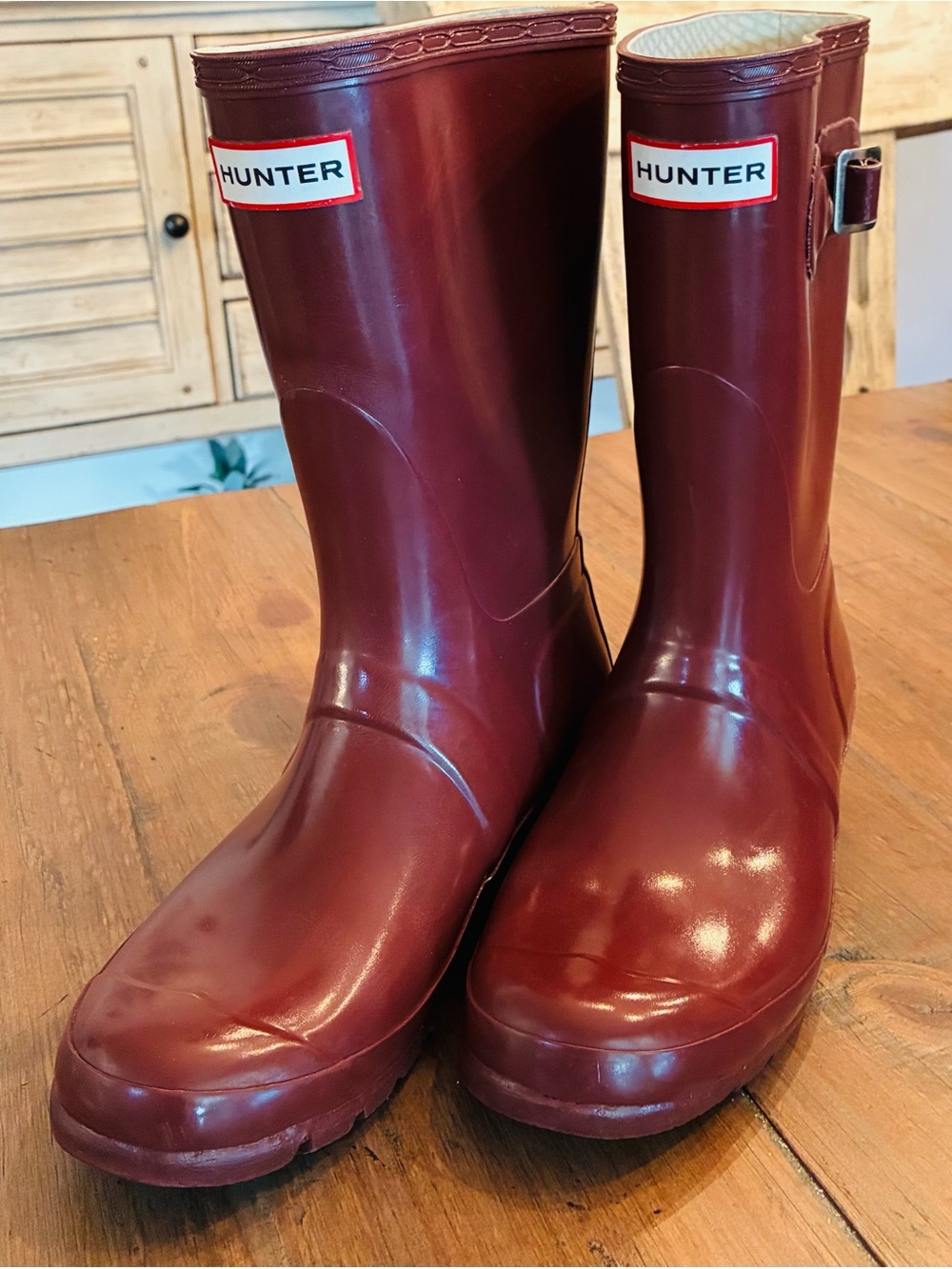 Hunter Red Gloss Rain Boots. Short with buckle. Unisex size men 8 women 9 - Picture 2 of 11